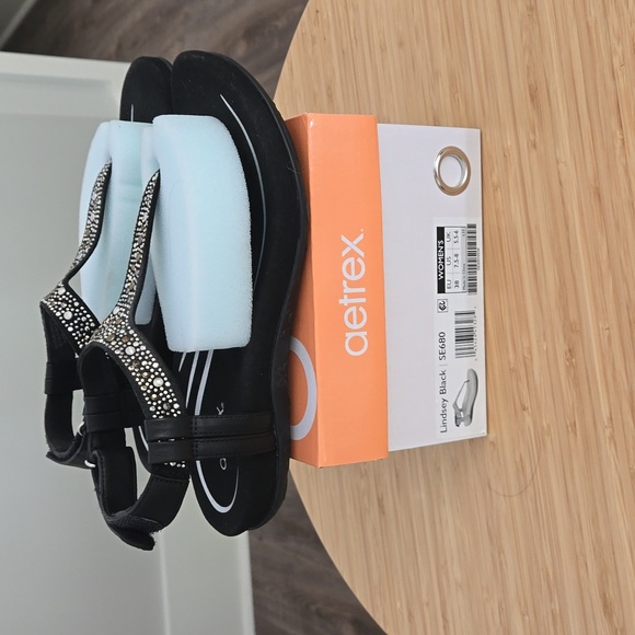 Aetrex new in box T strap sandals. - Picture 2 of 4